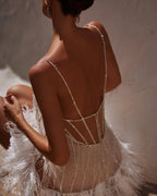 Rückenfreies Fransenkleid mit Volant Rock