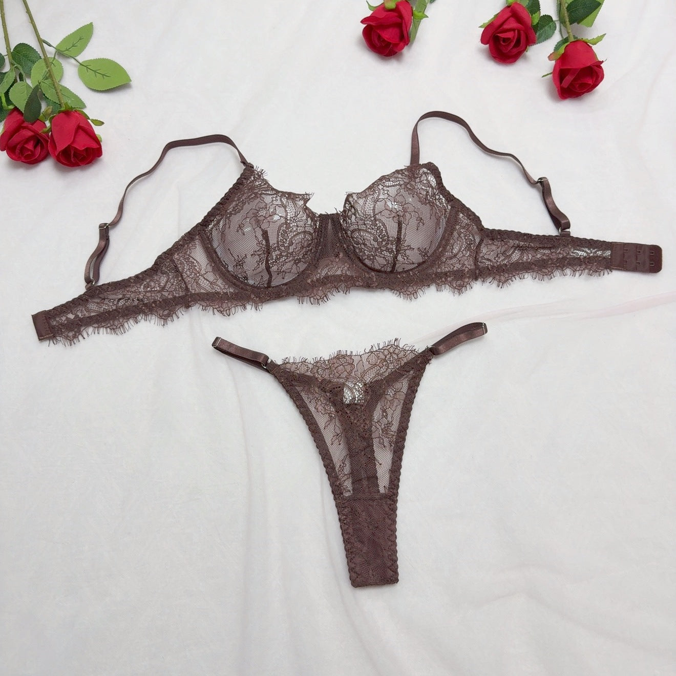 Sexy Dessous-Set aus Spitze – mit Cut-Out-BH