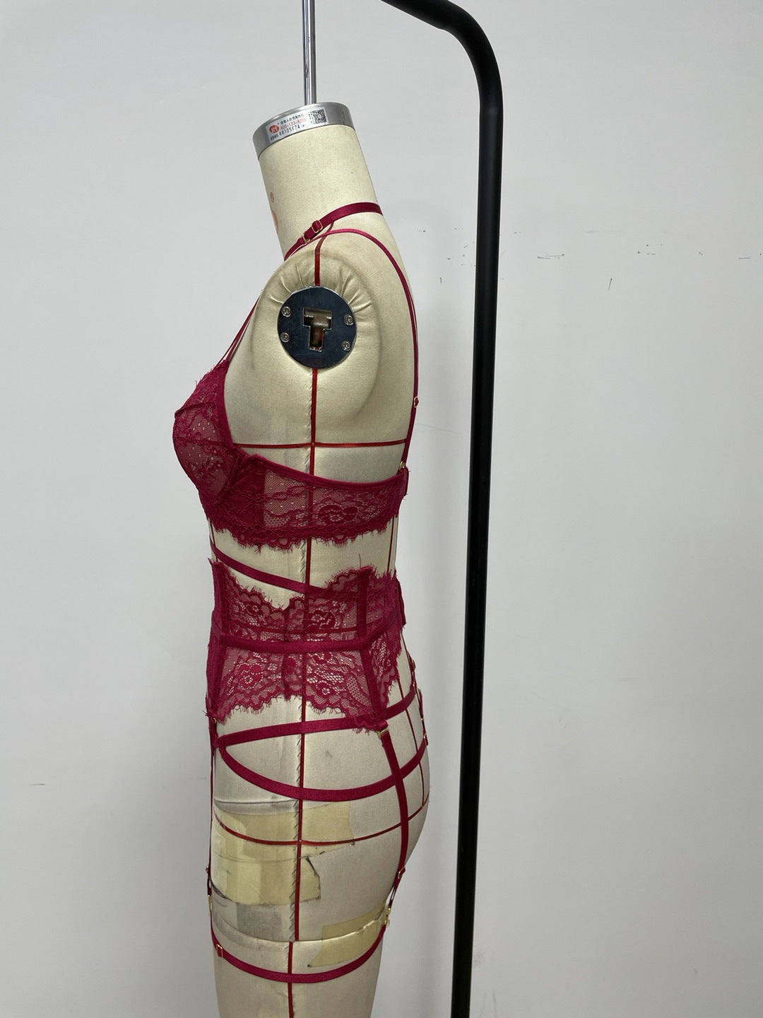 Figurformendes Spitzen-Set mit Schlitz